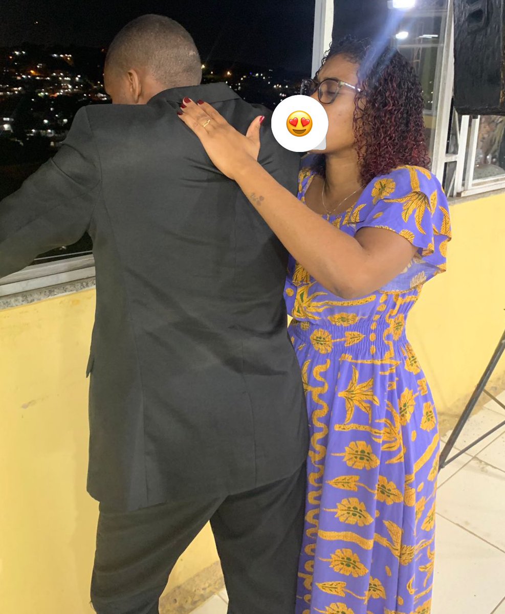 Antes dele pregar a palavra Deus me impulsionou a orar por ele!
Porque foi através da oração que tudo na nossa vida mudou 💍🤍