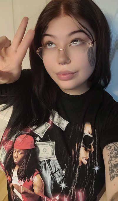me in my lil wayne shirt 👁👄👁 https://t.co/W04Kiy9qxw