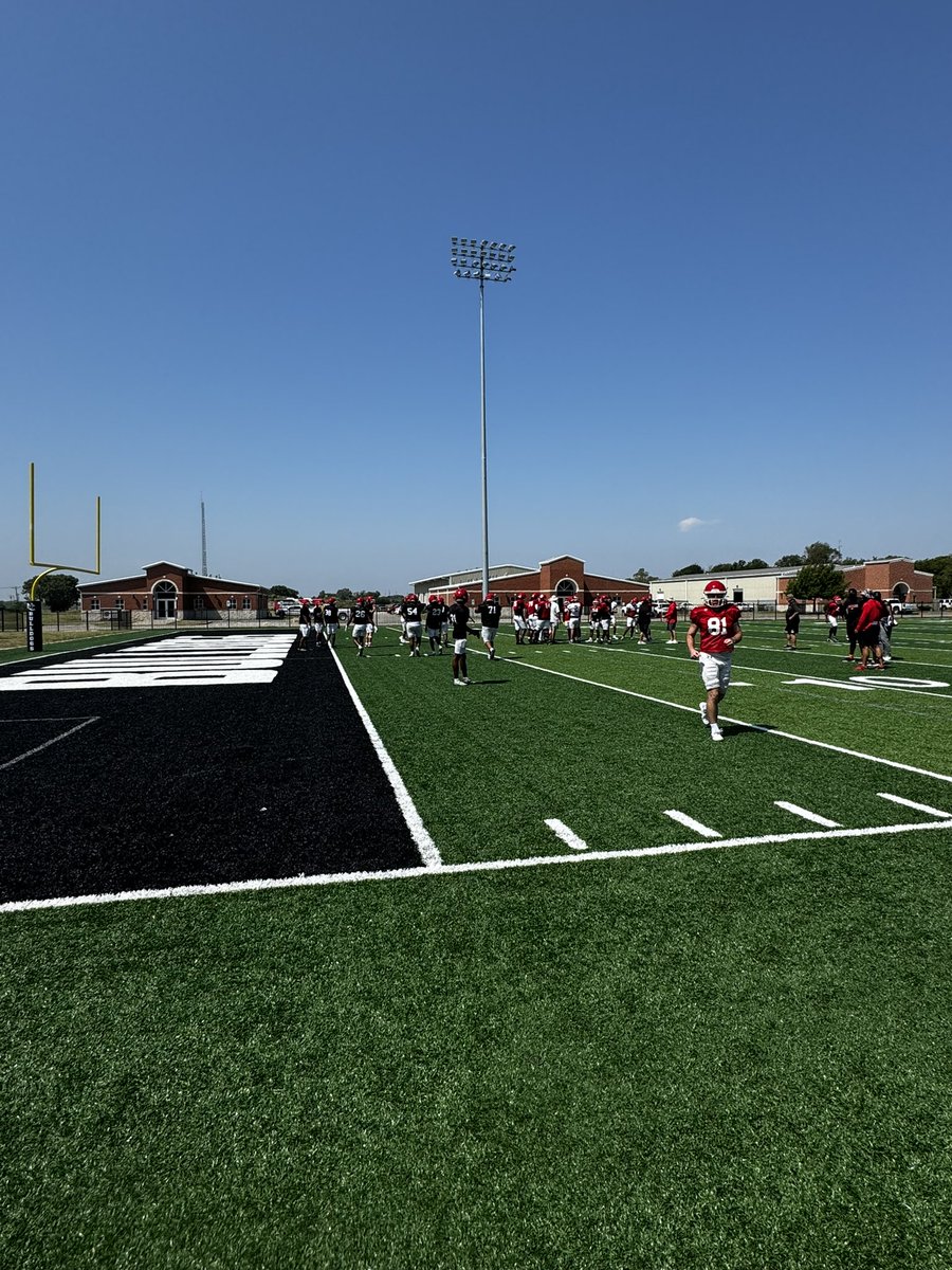 KenyaLanders's tweet photo. Great day seeing the impact that @MammothBuilt has had on this community, this college and these student athletes with the creation of this field!
#DoSomethingBig 🦣
#ConsultCreateConstruct 🦣 https://t.co/hQ506RDZa9