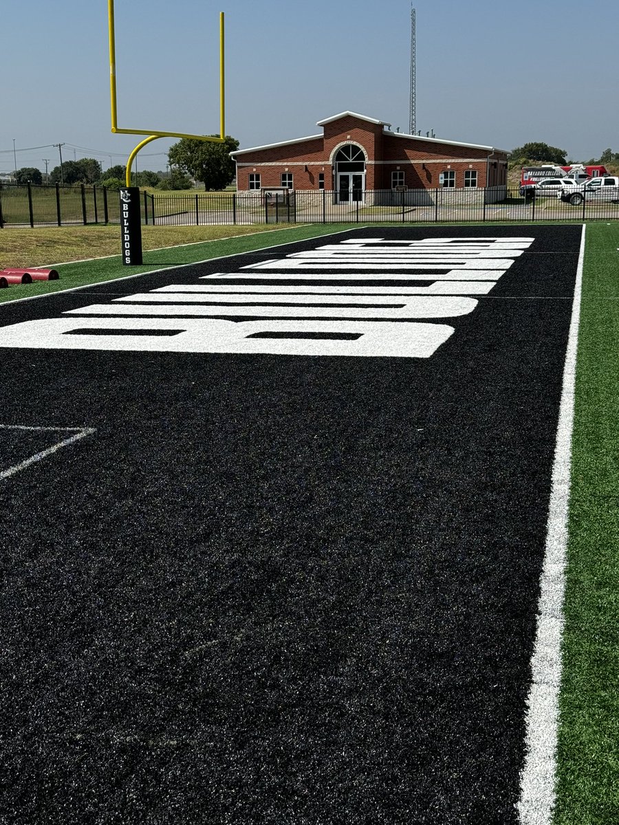 KenyaLanders's tweet photo. Great day seeing the impact that @MammothBuilt has had on this community, this college and these student athletes with the creation of this field!
#DoSomethingBig 🦣
#ConsultCreateConstruct 🦣 https://t.co/hQ506RDZa9