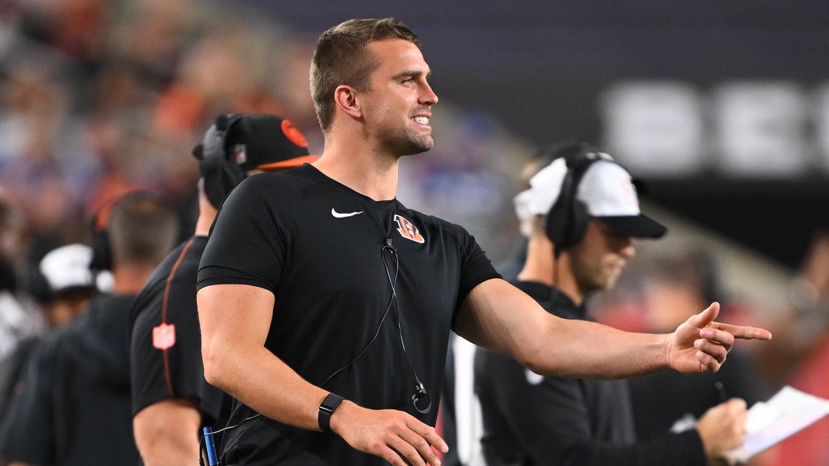 Bengals's tweet photo. Sideline smiles :) https://t.co/wZPaEl4f19