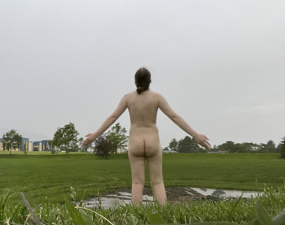 narrator444's tweet photo. You ever just see a rainy day and think, "I want to feel the rain on my bare skin"? https://t.co/7PqH6y90GJ