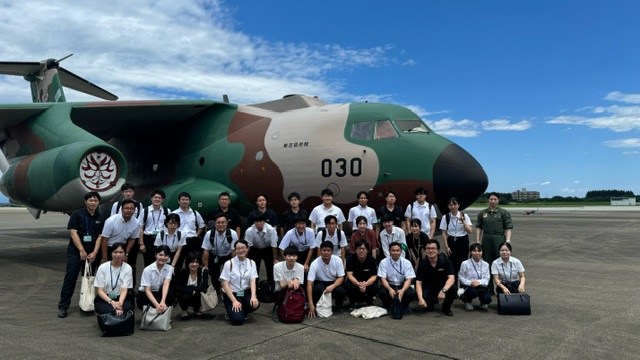#小平学校 では、今年度採用された防衛事務官や防衛技官等の教育を行っており、今年もたくさんの学生が入校し自衛隊の基礎を学びました！この学びを生かし今後ますますの成長を期待しています♪#陸自 #採用
防衛省職員に興味のある方は
#防衛省職員（事務官等）採用情報
mod.go.jp/j/saiyou/ippan…