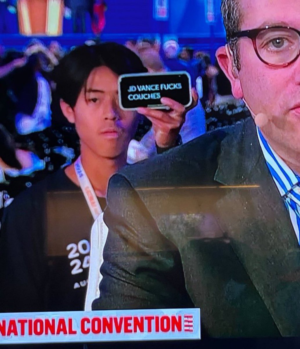 JDJellyCouchLube tweet media