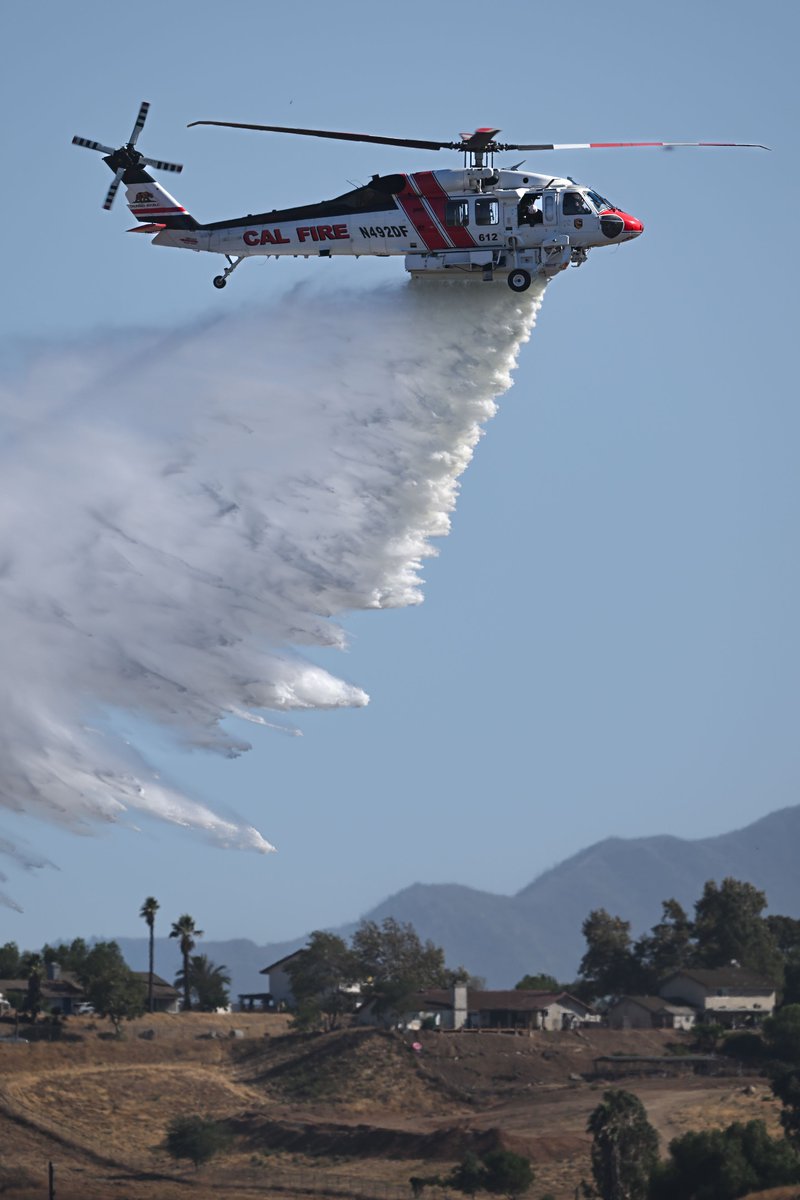 Michael_Nevin's tweet photo. Beach Fire located along the Santa Ana River in Jurupa Valley, Riverside County. The fire burned 33.8 acres. At 6:48pm the fire was 25% contained. The water pick-ups were from a local (Goose Creek Golf Course) golf course. 8.22.24 #BeachFIRE @CALFIRERRU @CAL_FIRE https://t.co/7gMscWS5jb