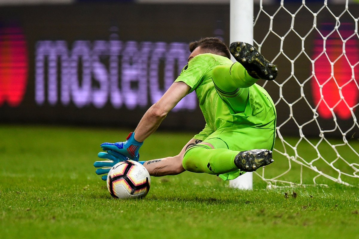 carp_matii's tweet photo. @Labocatw Armani >>>> romero https://t.co/qGRNiQ1uY2