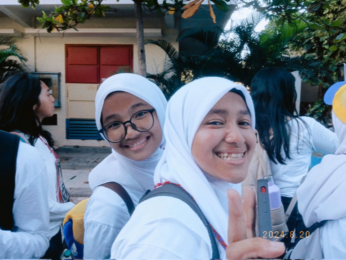 curryomama's tweet photo. taking picture of every person i've meet while amerta https://t.co/dokFiEQAUG
