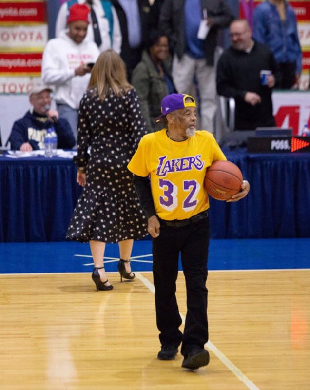 LaVarrSH's tweet photo. After beating cancer and finally getting back on his feet, my dad competed in a halftime competition at my nephews basketball game in 2018. I might not have reacted the way Gus did but that’s exactly how I felt this day. #thatsmydad https://t.co/WXqNkL6TRc