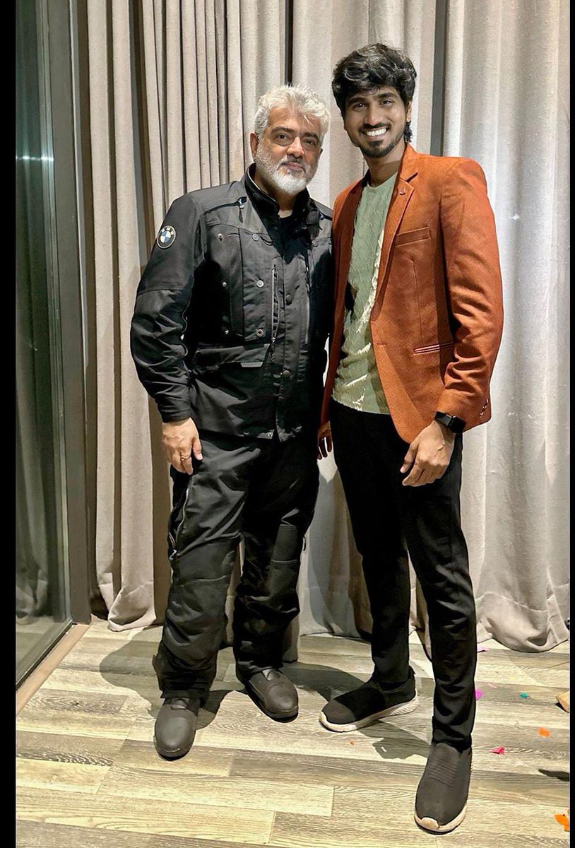Latest pics of #Ajithkumar sir with Dancers 🔥 

P.C. : <a href="/AzarAjith24/">𝗔𝗝𝗜𝗧𝗛𝗔𝗭𝗔𝗥</a> 

#GoodBadUgly