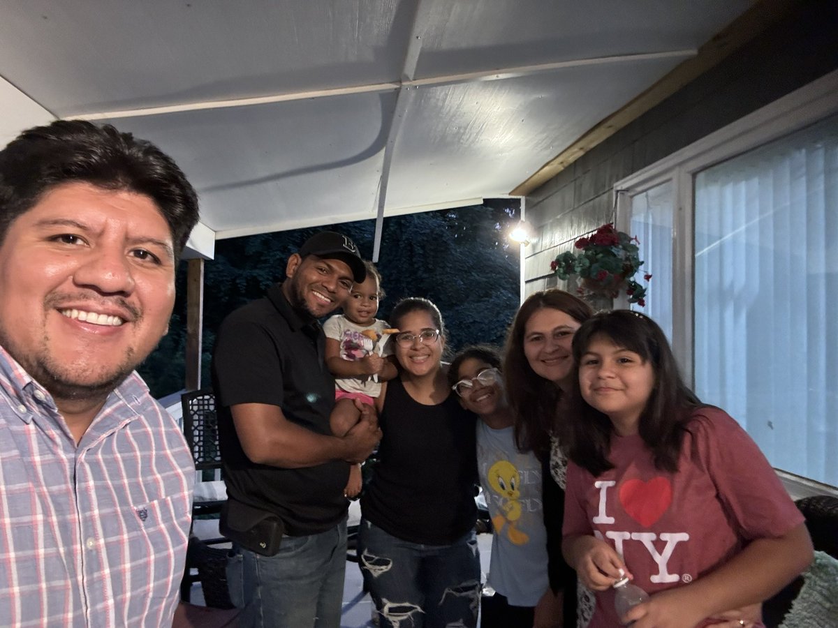 Porque el mejor púlpito es estar ahí con ellos!!! #cuidadoPastoral #Pastoreando #ConPoder #Clinton #Marlboro #SouthernNewEnglandConference 🙌🏻🙏🏼👍🏼