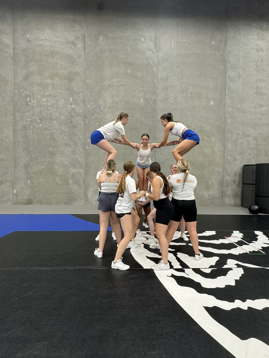 DWTigerCheer's tweet photo. 2024-25 Cheer and Dance Camp was a Success!
I am so PROUD of how hard these girls worked all week! I am excited for an AWESOME year!
Thank you to the Geppert Family for sponsoring breakfast and the DeWaard family for our Culver's lunch!💙🤍🐯 https://t.co/u8Kt2hIyfZ