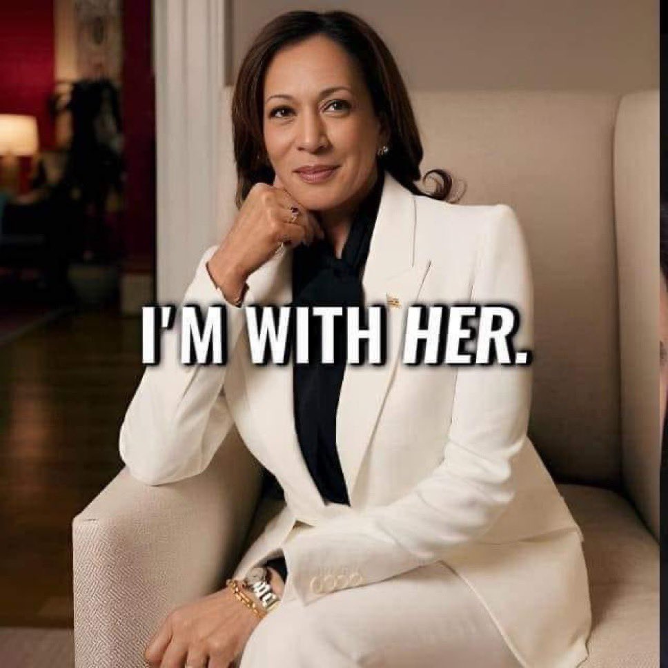 DisavowTrump20's tweet image. RETWEET if you are with her!