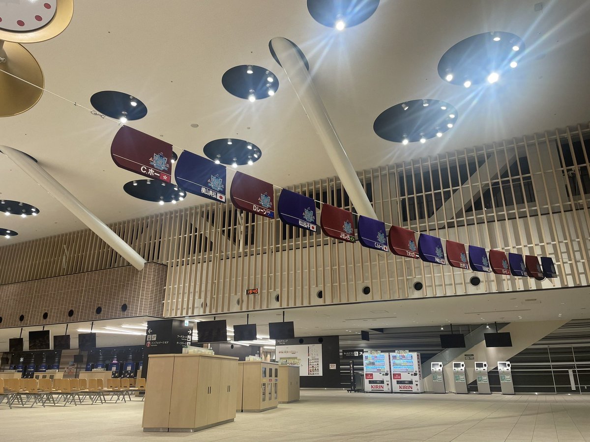 JRASapporoRC's tweet image. 🌏世界の名手が札幌に🌏

今週はワールドオールスタージョッキーズ🌏
国内外のトップジョッキー🏇が、札幌競馬場に集結します🇭🇰🇦🇺🇧🇷🇦🇪🇫🇷🇯🇵
その手腕にご注目ください💪
ファンファーレホールには、出場騎手の記念ゼッケンを展示しています！
記念撮影にどうぞ📸

#JRA #札幌競馬場 #WASJ