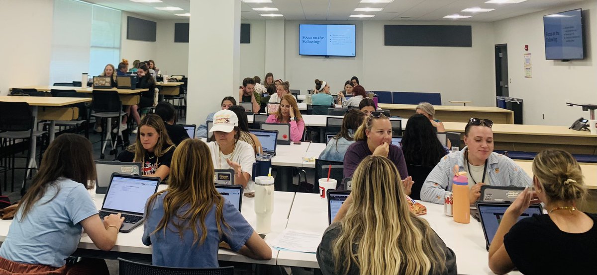 Celebrating &amp; supporting our 1st yr Ts at our first mentor partnership meeting of the yr! We have hired the best for #team512 and it’s an honor to welcome them to our district and our profession. Huge thank you to our mentors for their leadership! #mentoringmatters #allinsmsd