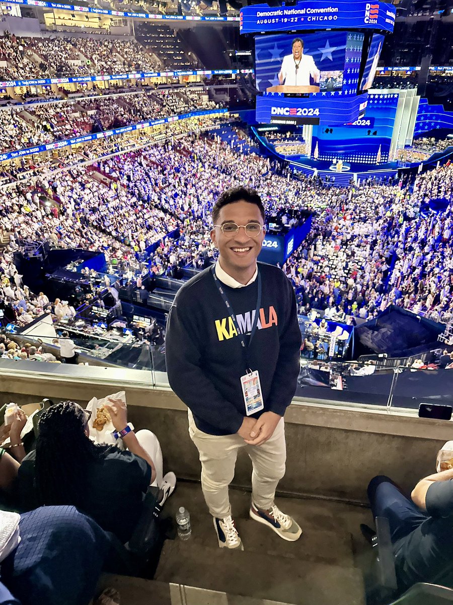 Damian_Richard's tweet photo. What a joy to witness the party embrace @KamalaHarris in my home city and come to see what I have known for years: Kamala is a fierce, compassionate, and pragmatic leader who will shatter the highest, hardest glass ceiling and confine Trump to an ugly chapter of our history books https://t.co/fudIDkI3Gw