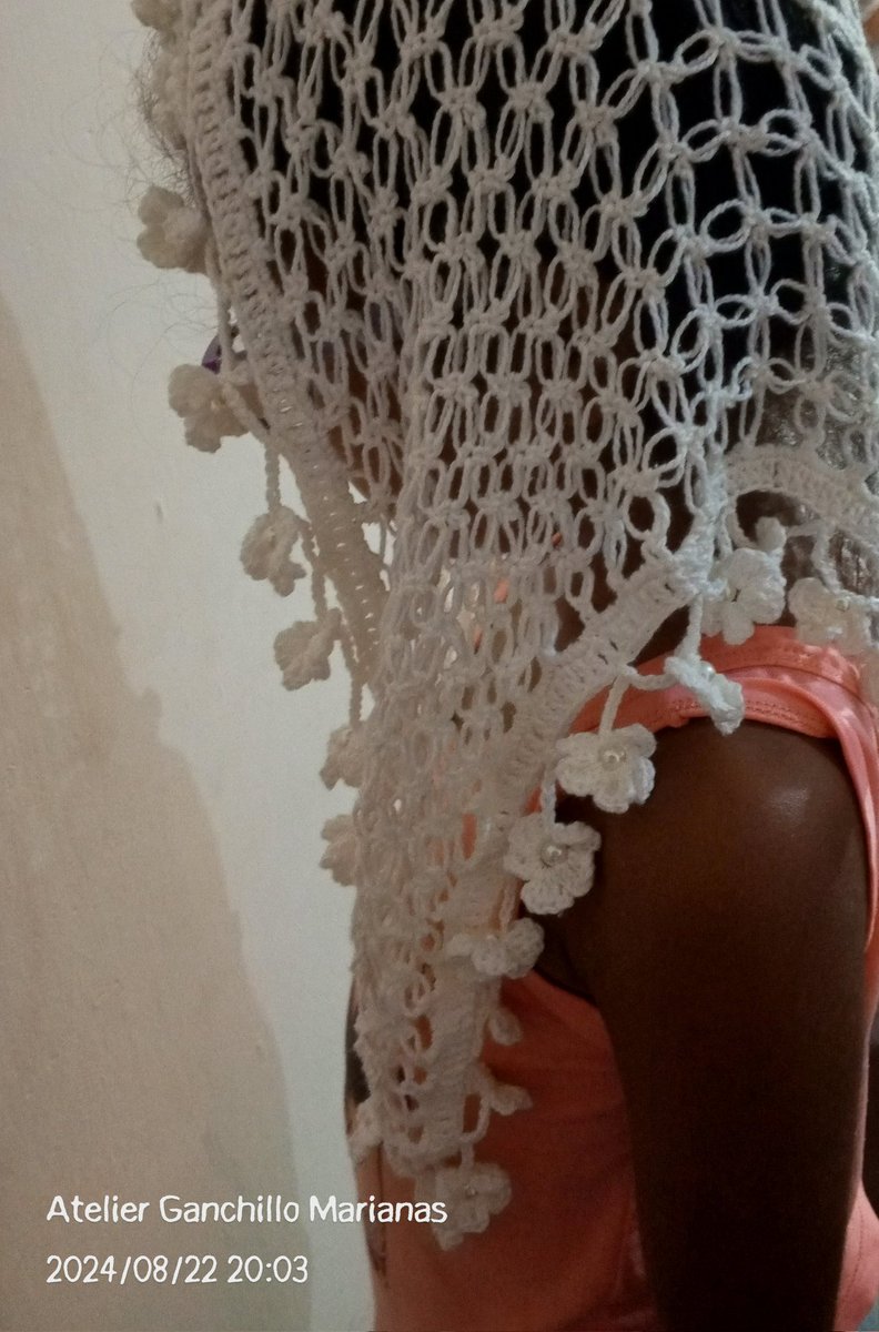 dejesus140961's tweet image. Les presento este hermoso velo que teji a #crochet decorado con flores en los bordes y cuentas de perlas en el centro...espero les guste...es un encargo de una #clientefeliz