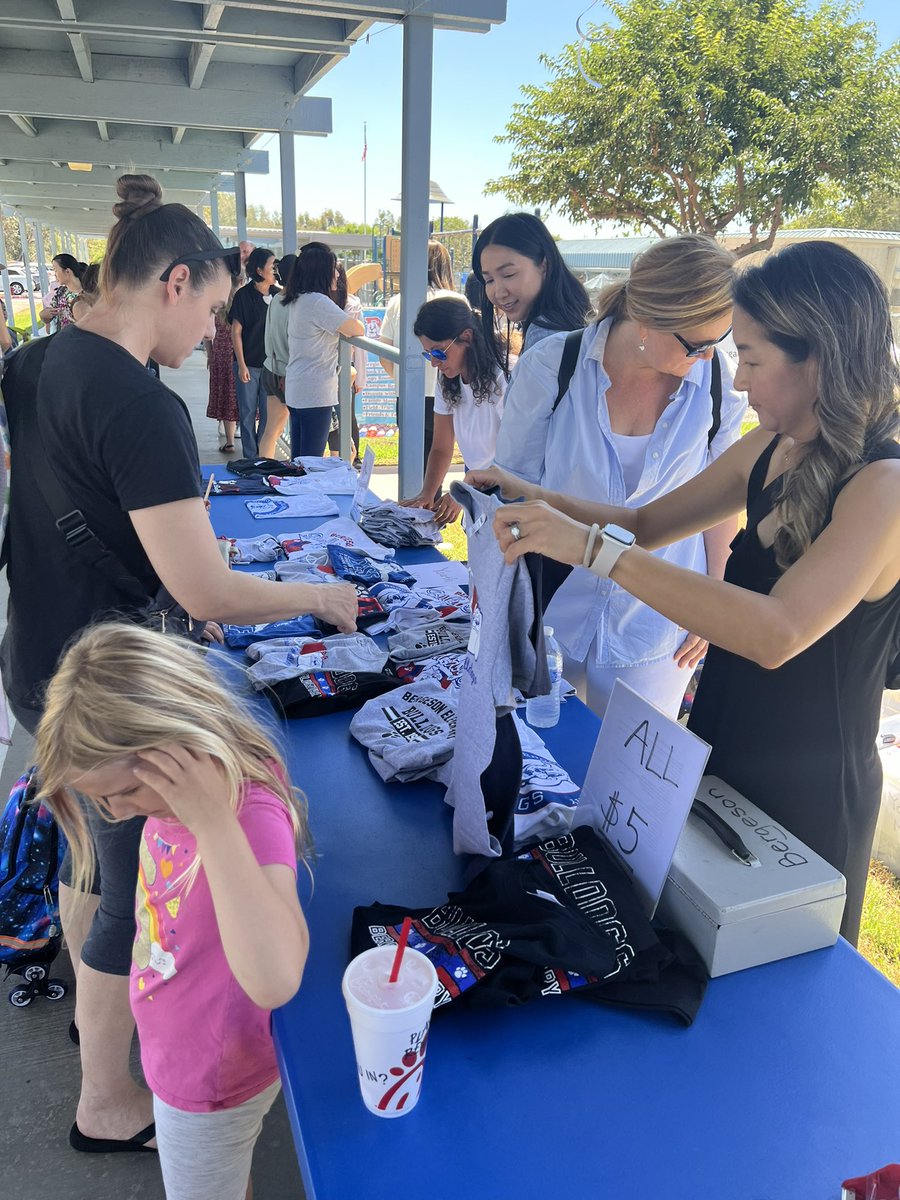 PrincipalDrKim's tweet photo. Our Bulldogs impressed me at  our PBIS Launch! We have amazing kids. Thank you Friends of MIP for ending the day with a sweet treat! @BergesonES https://t.co/tOygzNMnPI