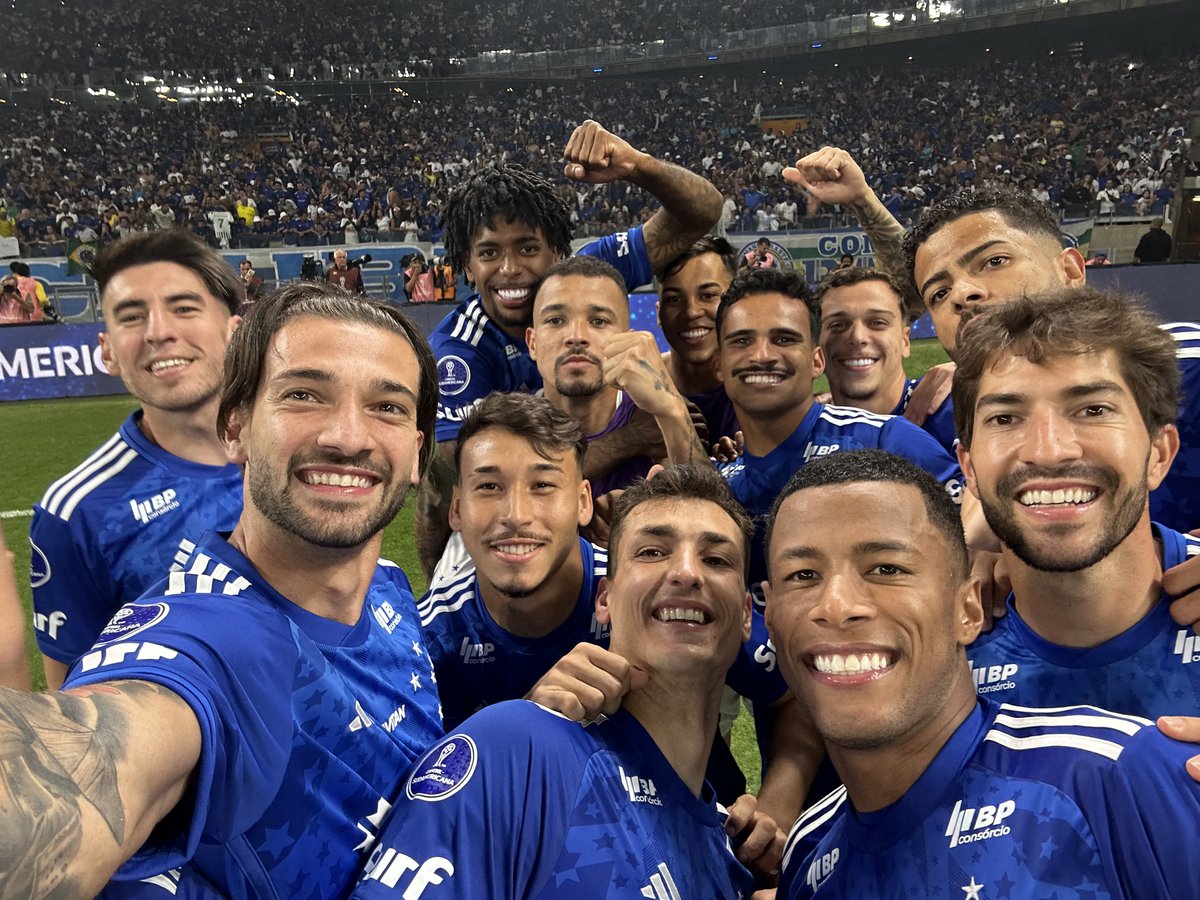 A selfie dos 𝐂𝐋𝐀𝐒𝐒𝐈𝐅𝐈𝐂𝐀𝐃𝐎𝐒 🤳