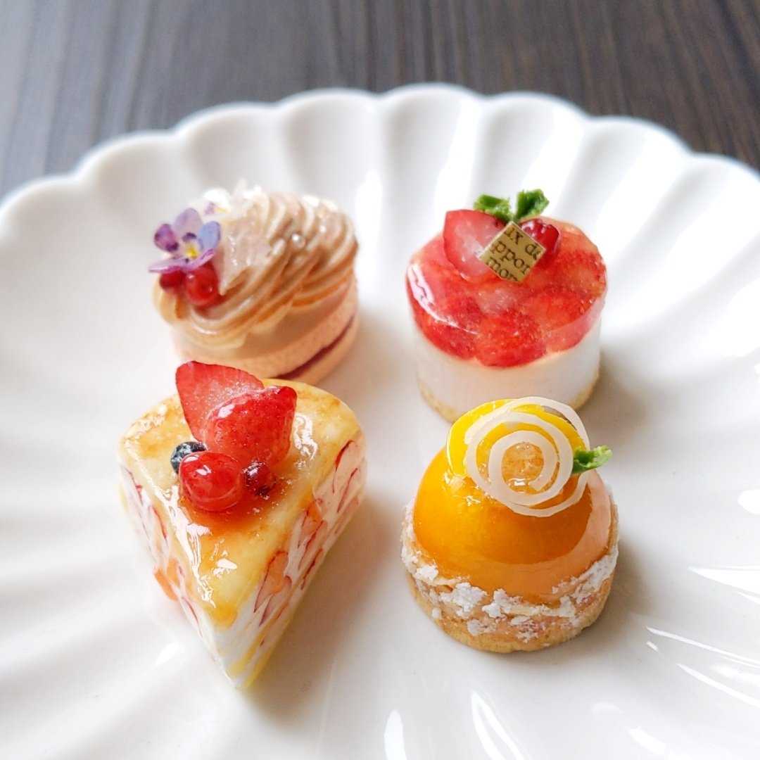 shiro_tetu_'s tweet image. 【お知らせ】
本日21時より新作の販売を行います。
この度は4つのプチフールマグネット2種類をご用意しました💫

どうぞ覗いてみてください😊

minne.com/@shiroyanagi