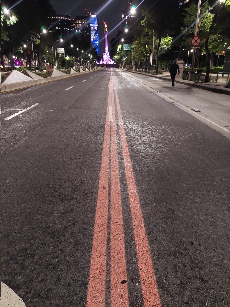ChristianNaude's tweet photo. Estas tres líneas en el piso me dan muchos nervios. Me emocionan, pero me ponen muy nervioso. https://t.co/fUZSBRH16x