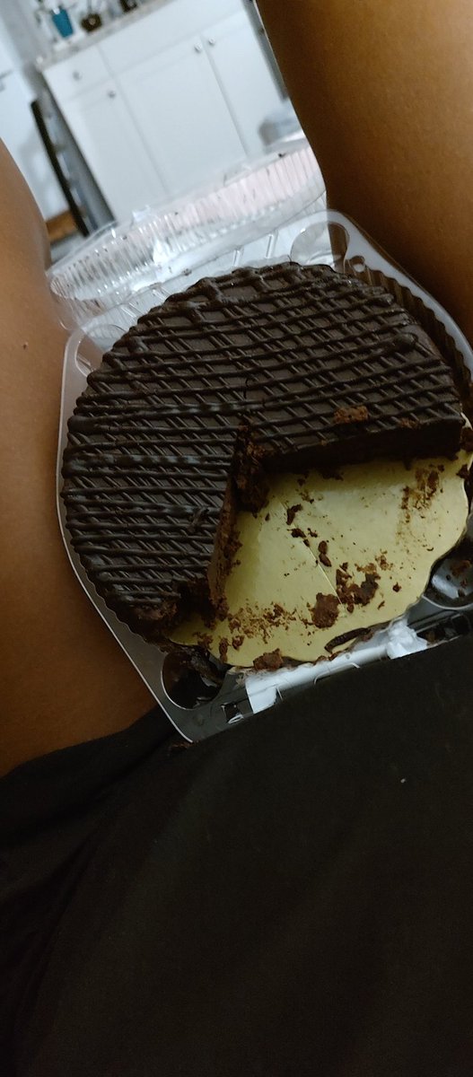 SandyTh81501023's tweet photo. I've two more days to eat this damn flour-less chocolate cake
ALONE, Publix could do better and sell by the slice. #SingleLife #GLUTON https://t.co/xwhHXyuY53