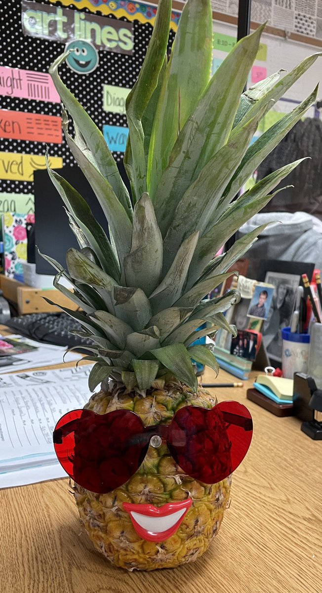When your temporary roommate brings you a treat for being so welcoming!! #combiningschools #artteachers #sharingspace #itsfinewearefine #shesthebest <a href="/HumbleISD_HHE/">Hidden Hollow Elementary</a> <a href="/HumbleISD_FE/">Foster Elementary</a> <a href="/FE_ArtClass/">FE_ArtClass</a>  <a href="/VisualArtHumble/">Humble ISD Visual Arts</a> <a href="/HumbleISD_Arts/">Humble ISD Fine Arts</a> <a href="/HumbleISD/">Humble ISD</a>