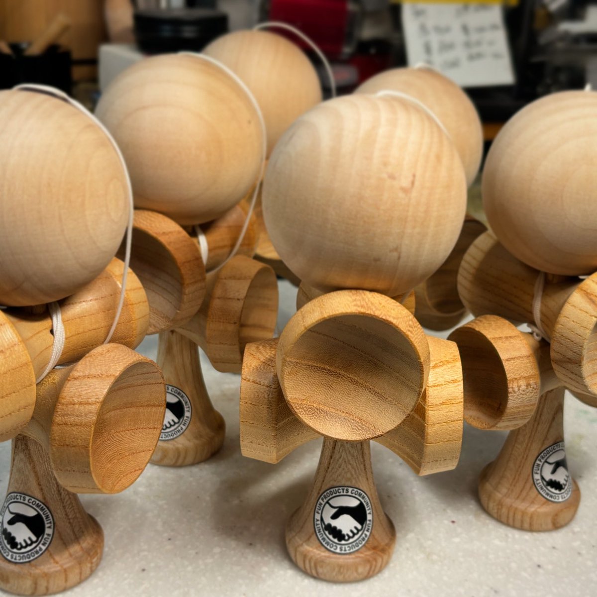 lukefujiwara's tweet photo. 人気者！
急遽増産
#おもしろけん玉 #5皿 #けん玉 #kendama #funprocom #funproducts #funproductscommunity https://t.co/Qz77cafoIS