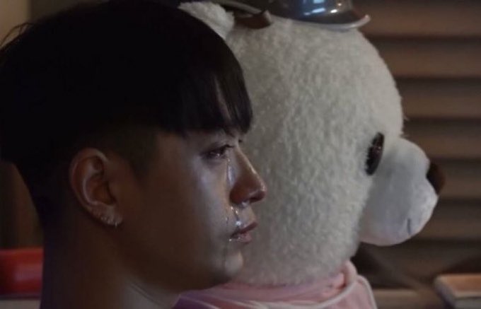ScaryIsDdacGood's tweet photo. 왜 인간은 평소 비롯된 결핍을 채워주는 가상의 존재에 실제적인 위안을 얻도록 설계된 거냐 https://t.co/Wvn9DB108A
