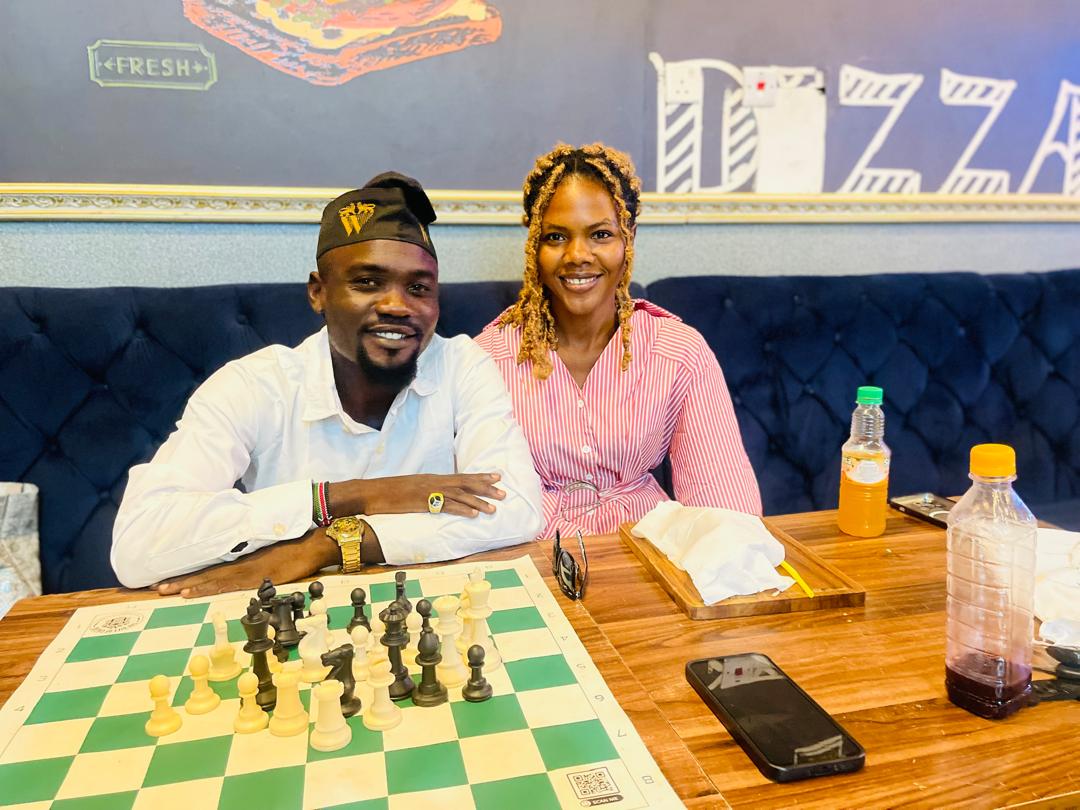 WAKILIALBERT's tweet photo. Had the privilege of meeting @ibrahimvivian51👑, @thegiftofchess, who generously sent 50 chess sets to Taraba🇳🇬. Her passion for lifting underserved communities through chess resonates deeply with me.  Excited about the great plans ahead &amp; our collaboration to make difference.♟️ https://t.co/9IuunzgJPv