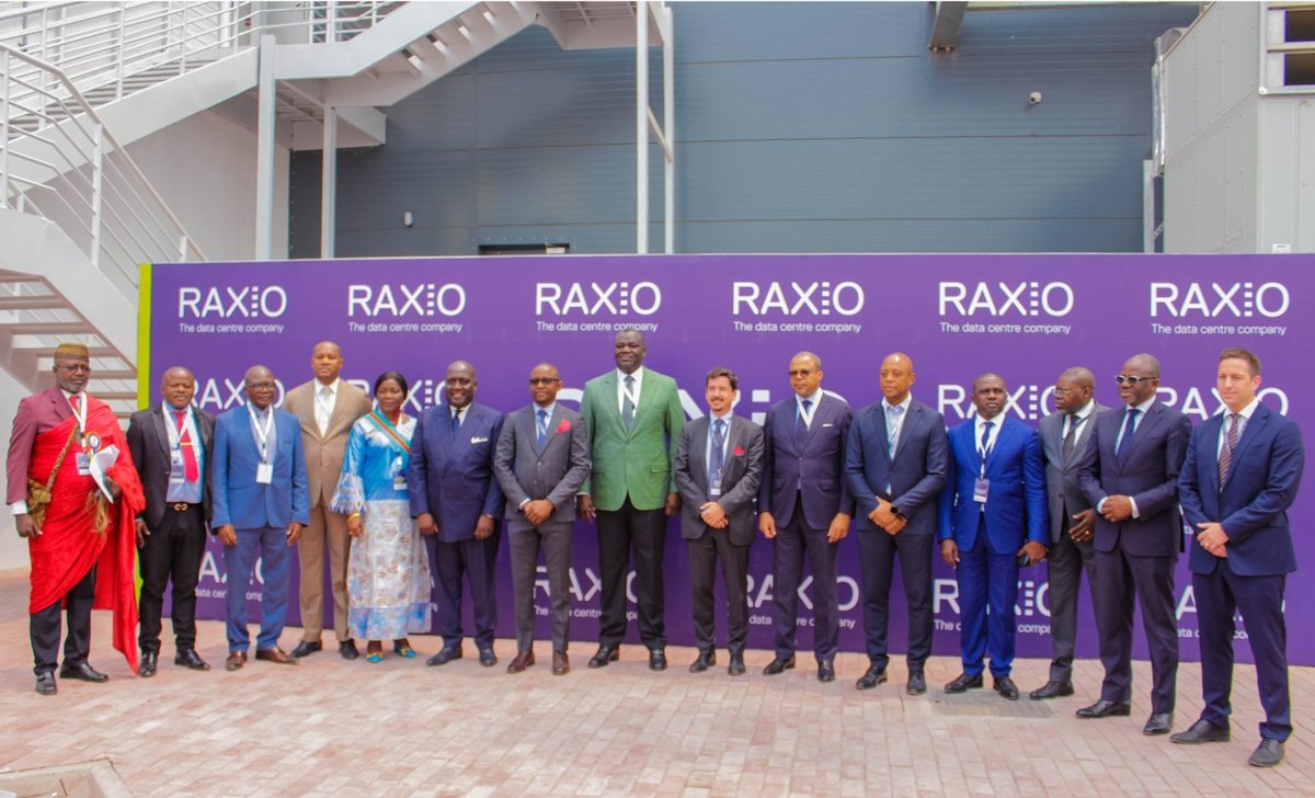 migishaofficiel's tweet photo. Le 8 avril 2021 j'annonçais le choix de la Société RAXIO d'implanter le 1er Data Center de type "Tier 3" en RDC.   ⤵️
Ensuite, nous les avons encouragé et accompagné durant tout leur parcours d'investisseur qui ne fut pas facile...

Ce 22 août 2024 leur imposant Data Center Flambant neuf d'une capacité de plus de 400 Rack à été inauguré à Limete ! 

En 2019, SEM le Président de la République, initiateur du Plan National du Numérique "Horizon 2025" (PNN), avait appelé le secteur privé à faire sa part dans la transformation digitale de notre pays 🇨🇩 et le message est passé 5/5 chez le leader des Data Center en Afrique.

Félicitations au DG de RAXIO RDC Yannick Sukakumu, au Président du Groupe Robert Mullins et à toutes leurs équipes. 
Ils ont tenu parole et RAXIO a déjà investi plus de 30 millions USD dans ce premier projet avec des centaines d'emplois directs et indirects créés. Les deux autres Data Center en RDC, prévus dans le programme, sont désormais dans le pipe...

Ce Data Center, combiné aux 4 points d'échanges présents en RDC, va se traduire, à termes, par un accès plus rapide à des contenus sur internet et une réduction des coûts d'accès pour la population, réduisant ainsi la fracture numérique.

L'ouverture imminente du Data Center "Open Access" du Goupe Texaf à Socimat, lui aussi de type "Tier 3 ", demontre l'attractivité retrouvée de notre pays 🇨🇩 et le décollage de notre écosystème tech sous l'impulsion du Chef de l'Etat.

Place aux actions concrètes ! 
Le PNN est plus que jamais en marche... 
Lentement mais sûrement, nous avançons 💪🏾🇨🇩
