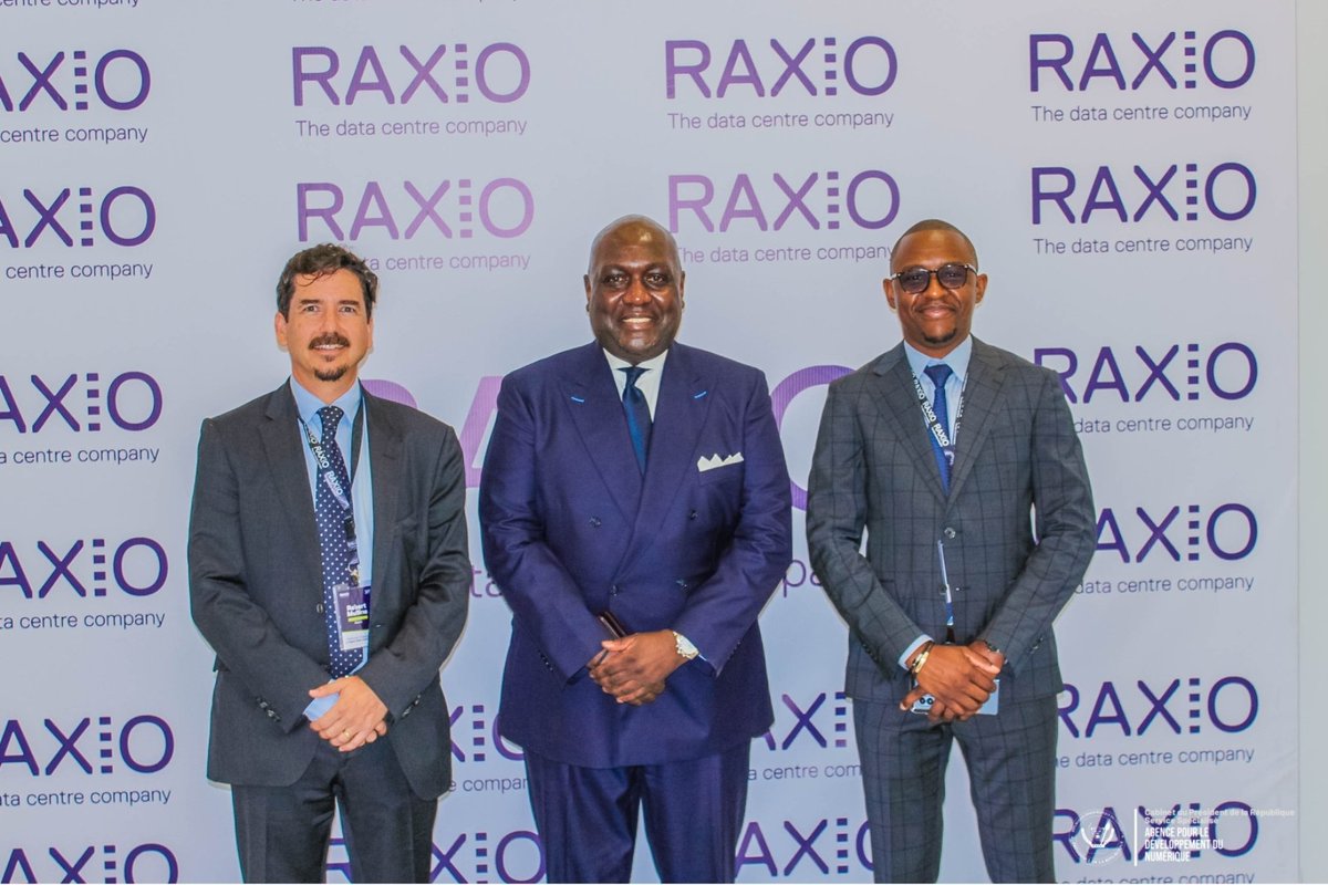 migishaofficiel's tweet photo. Le 8 avril 2021 j'annonçais le choix de la Société RAXIO d'implanter le 1er Data Center de type "Tier 3" en RDC.   ⤵️
Ensuite, nous les avons encouragé et accompagné durant tout leur parcours d'investisseur qui ne fut pas facile...

Ce 22 août 2024 leur imposant Data Center Flambant neuf d'une capacité de plus de 400 Rack à été inauguré à Limete ! 

En 2019, SEM le Président de la République, initiateur du Plan National du Numérique "Horizon 2025" (PNN), avait appelé le secteur privé à faire sa part dans la transformation digitale de notre pays 🇨🇩 et le message est passé 5/5 chez le leader des Data Center en Afrique.

Félicitations au DG de RAXIO RDC Yannick Sukakumu, au Président du Groupe Robert Mullins et à toutes leurs équipes. 
Ils ont tenu parole et RAXIO a déjà investi plus de 30 millions USD dans ce premier projet avec des centaines d'emplois directs et indirects créés. Les deux autres Data Center en RDC, prévus dans le programme, sont désormais dans le pipe...

Ce Data Center, combiné aux 4 points d'échanges présents en RDC, va se traduire, à termes, par un accès plus rapide à des contenus sur internet et une réduction des coûts d'accès pour la population, réduisant ainsi la fracture numérique.

L'ouverture imminente du Data Center "Open Access" du Goupe Texaf à Socimat, lui aussi de type "Tier 3 ", demontre l'attractivité retrouvée de notre pays 🇨🇩 et le décollage de notre écosystème tech sous l'impulsion du Chef de l'Etat.

Place aux actions concrètes ! 
Le PNN est plus que jamais en marche... 
Lentement mais sûrement, nous avançons 💪🏾🇨🇩