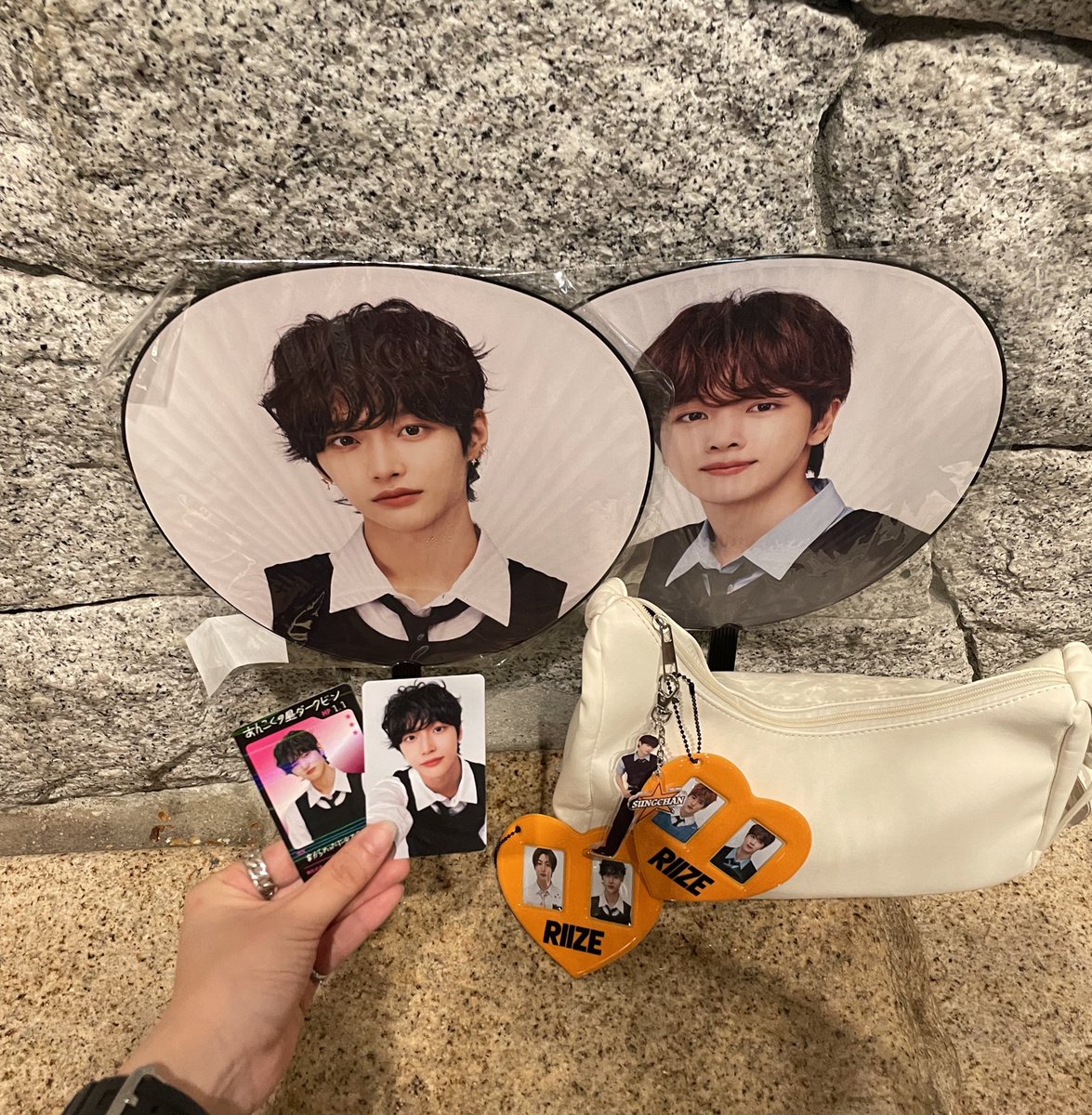 _ooiy's tweet photo. 8/21福岡サンパレス
RIIZEペンミでキティちゃんのヘアバンドしてたウォンビンペンのお姉さんめちゃくちゃ面白かった
またどこかで会えたらな、なんて https://t.co/owKWWgQJOI