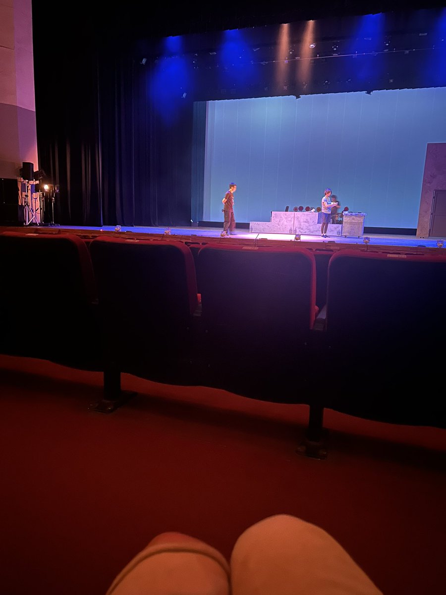 SKIPDanceStudio's tweet photo. ふじさわ市民ミュージカル、今日から小屋入りしました！
明後日の本番まで突っ走るぞ！！！ https://t.co/4hnawbeb1t