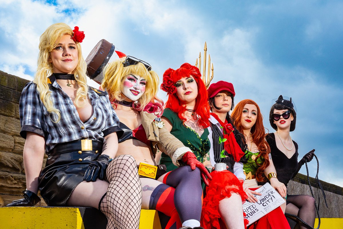 Lizah_Aart's tweet image. We got the DC Bombshells gang together!

Black Canary: Rascal_cosplays (IG)
Harley: ME!
Poison Ivy: @ThatScarletBear 
Lois Lane: @willow_cosplays 
Mera: @Abigail_Arcane 
Catwoman: Thedolly.Dahlia (IG)
Photo by @MDHammond92 
#dccomics #dcbombshells