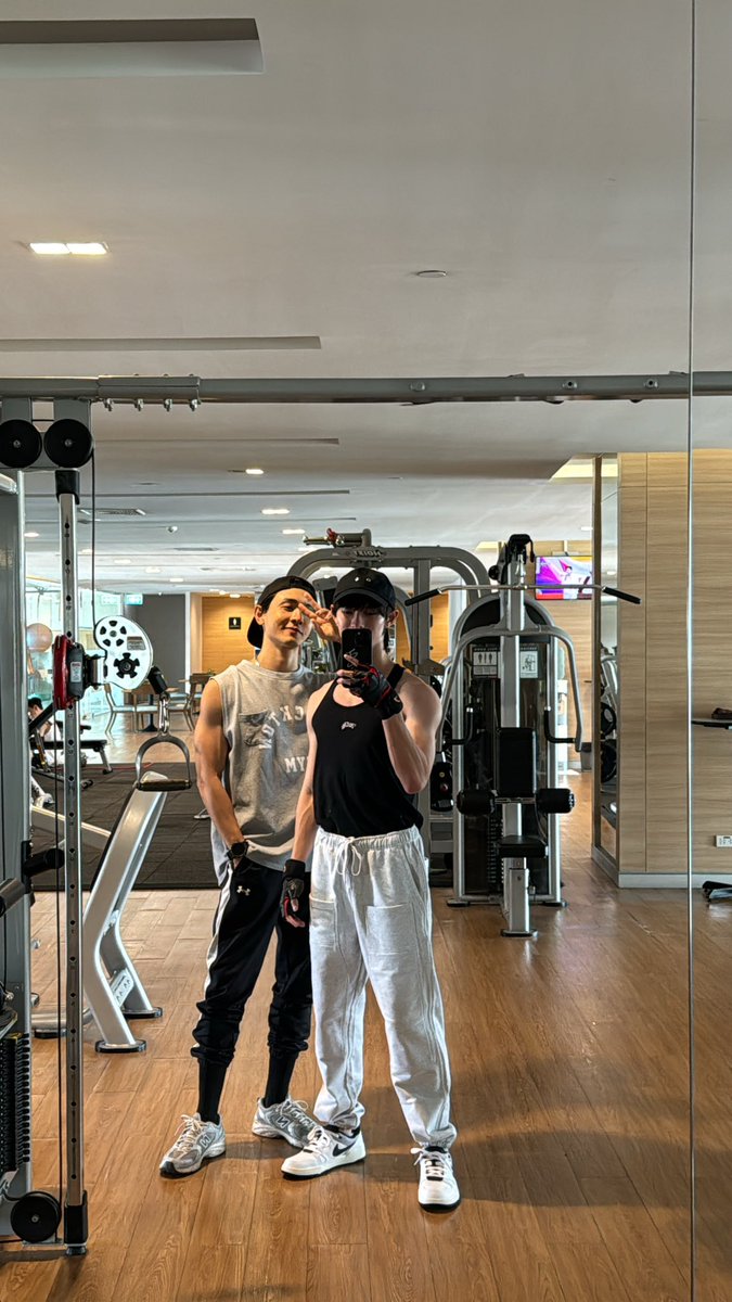 ppoohkt's tweet photo. กองทัพห่วงเทรนนิ้วด้วยมั้ยจ๊ะ ออกกำลังกายแบบติดคริเลยวันนี้💪🏻💚
#ppoohkt #PooHHooPers https://t.co/Cwey7pcoUH