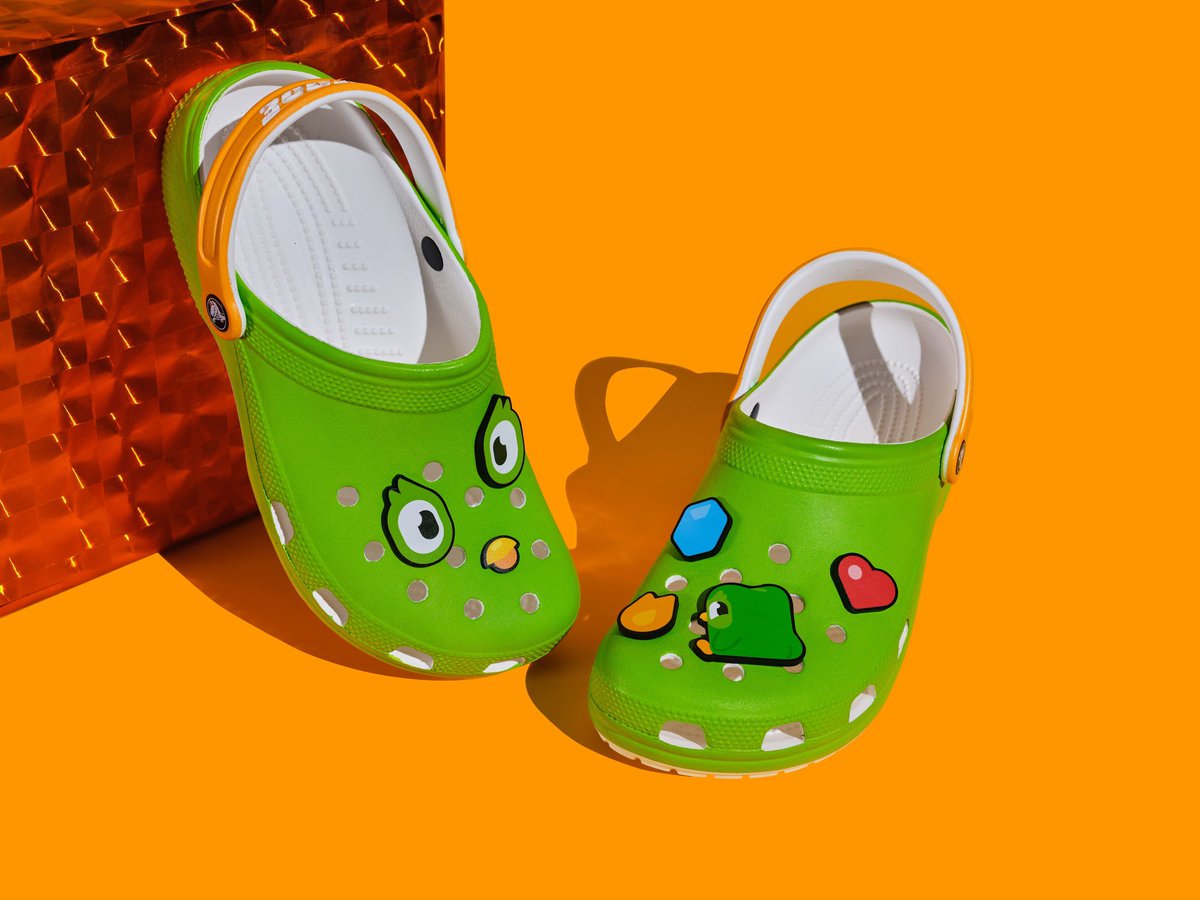 ShareY0urStyle's tweet photo. #SHAREYOURNEWS : Crocs x Duolingo !
Crocs and Duolingo have announced an exclusive collaboration to be launched on Friday 23 August. This special edition combines the unique Crocs design with Duolingo's famous owl, and you can pre-order them now.
#Duolingo #Crocs #FashionCollab https://t.co/sKJguGSMJo