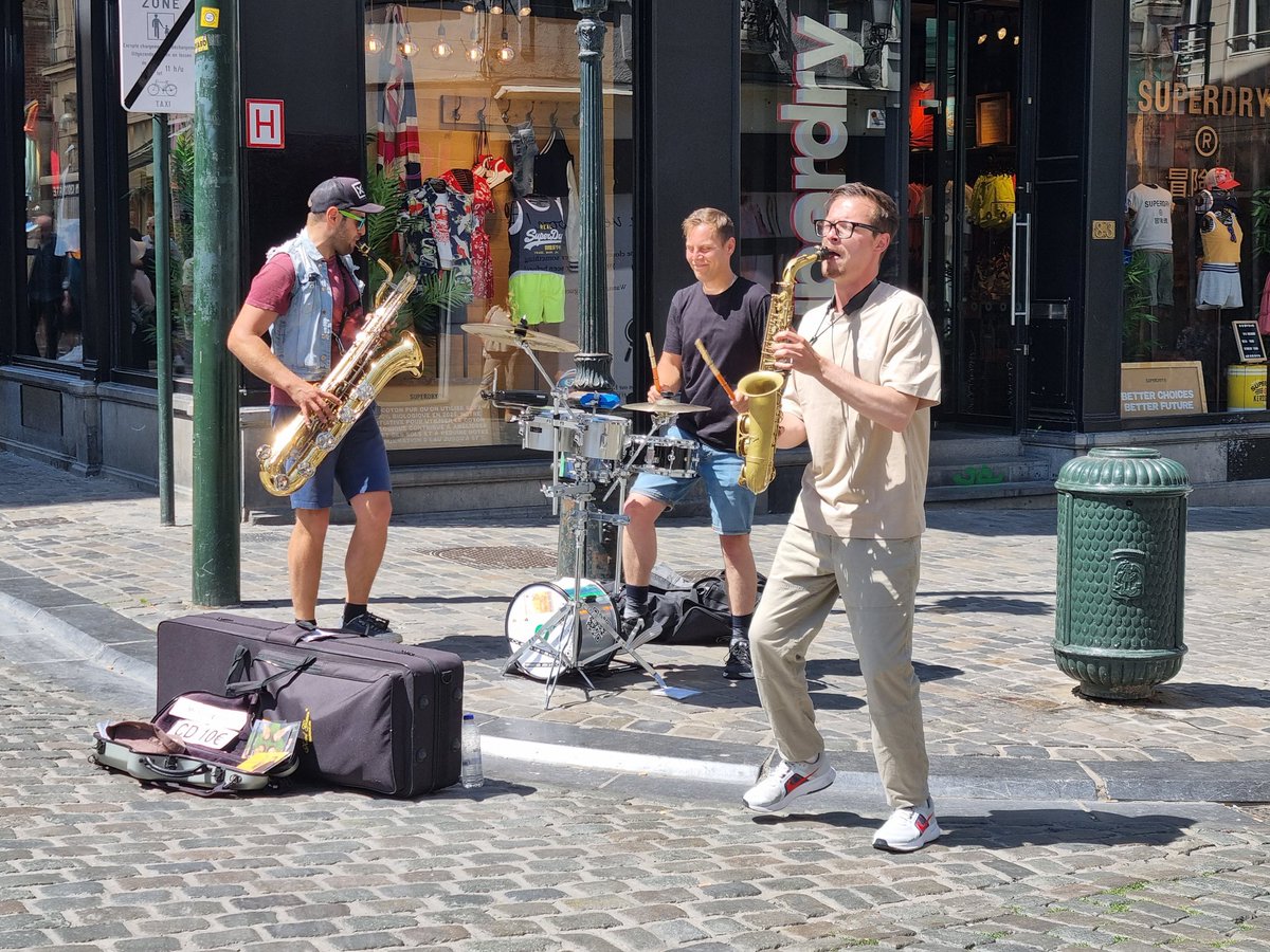 ConrothN's tweet photo. #Streetmusicians in #Brussels 🎶🇧🇪 https://t.co/fuSVpuSUAi
