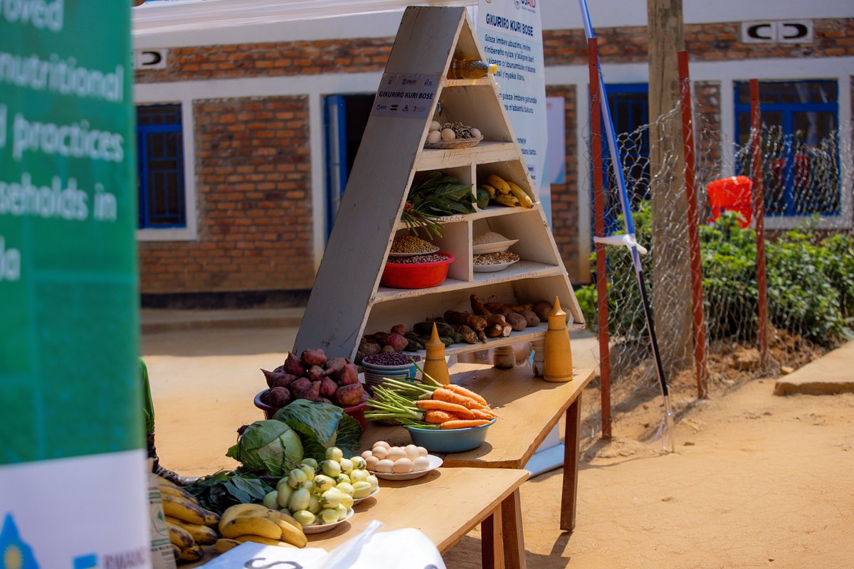 CrsRwanda's tweet image. During the ongoing community marketing campaigns, we are:
✅ Promoting the advantages of improved #seeds
✅Raising awareness about post-harvest #handling
✅Educating farmers on storage techniques to preserve #crop quality
✅Creating awareness about balanced meal preparation