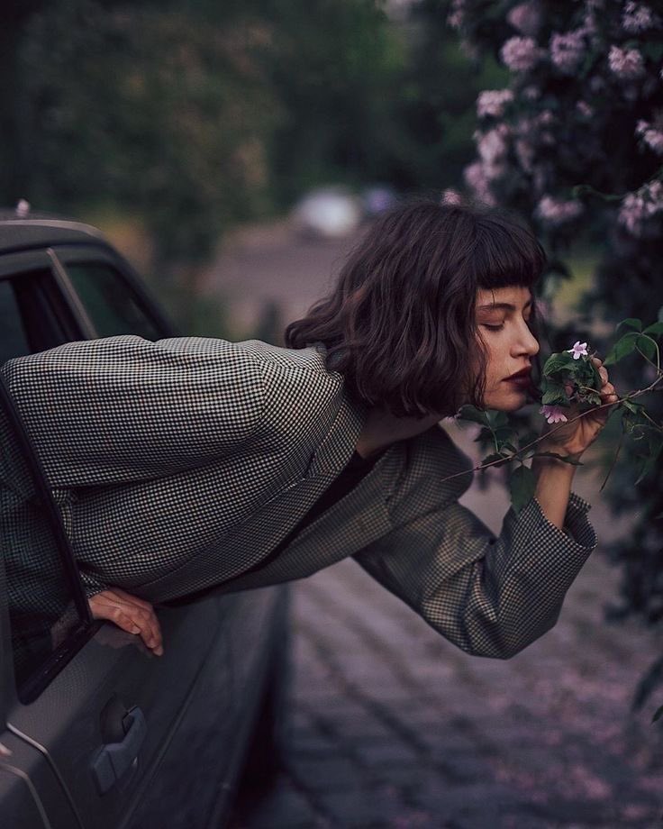 Yaxın ailə dostumuz ikinci dəfə ailə qurub. Mən ikinci həyat yoldaşını, səhfən birincinin adı ilə çağırıram. Hər ikisinin adı çox oxşardır. Çox ayib olsun mənə. 🥹 

#pisadam