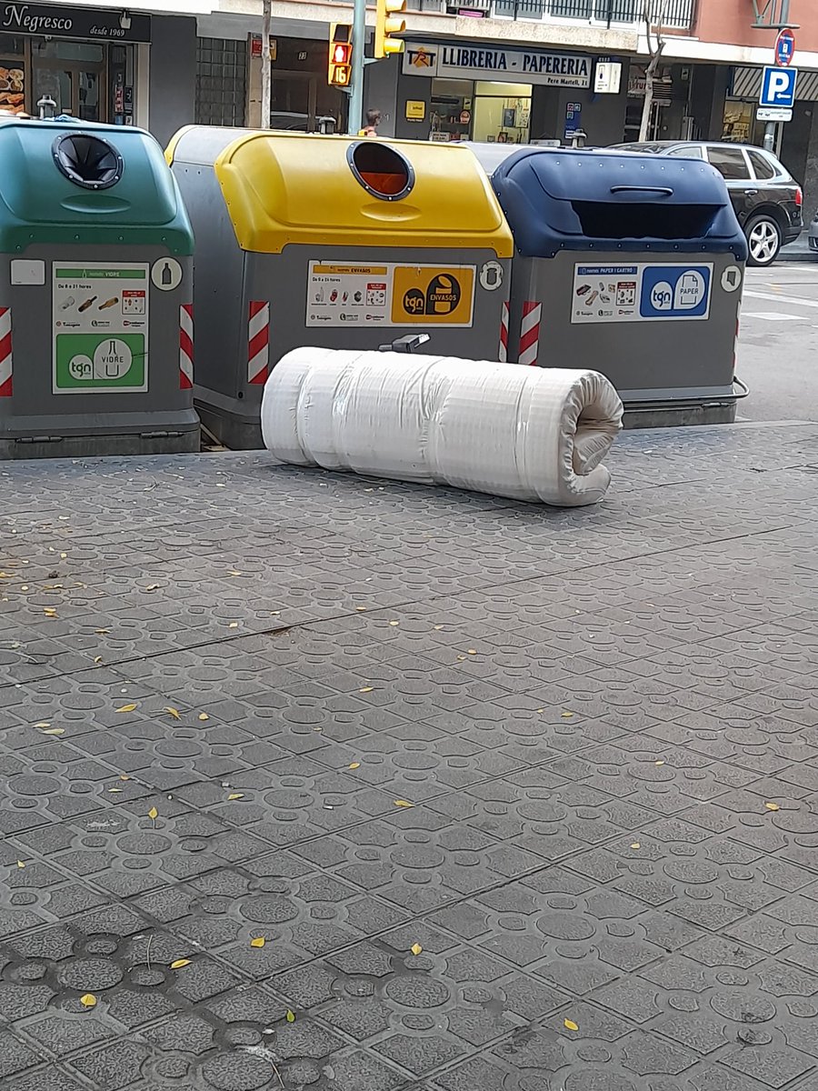 El matalàs ha aparegut al Pere Martell <a href="/DavFolch/">David</a> <a href="/TGNAjuntament/">Ajuntament de Tarragona</a> <a href="/rvinualestgn/">Rubén Viñuales /♥️</a>