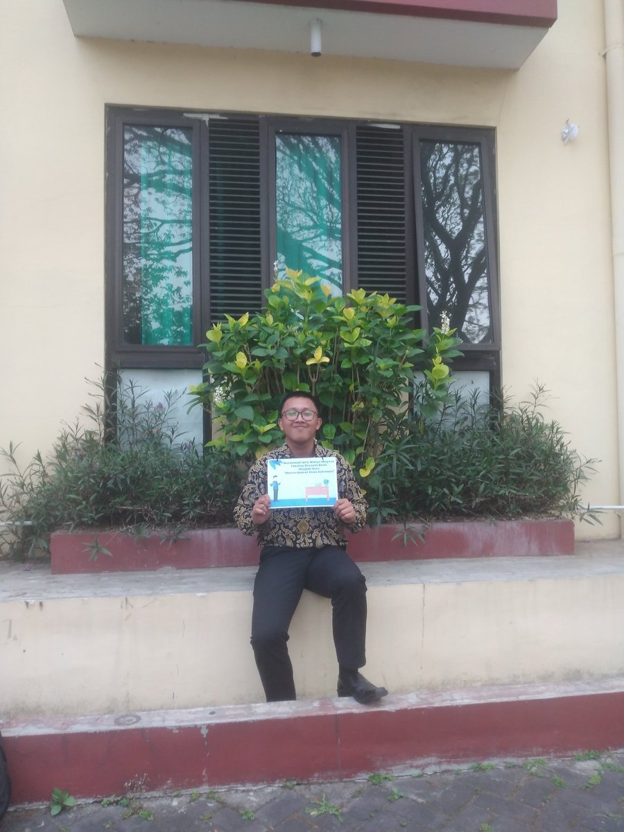 callmewhateveer's tweet photo. Ekspresi Pemuda Cakra 
3 funfact saya:
1. Saya Fans RRQ
2. Saya Fans Madrid 
3. Saya Suka Tidur
Saya Muhammad Idris Wahyu Mulyono Bangga menjadi bagian Laskar Dewantara Muda 2024 Universitas Negeri Malang 
#Day4PKKMBUM2024
#PKKMBUM2024
#MabaUM2024
#SinergiKreasi
#BEMUM2024 https://t.co/GFX9vDyqkG