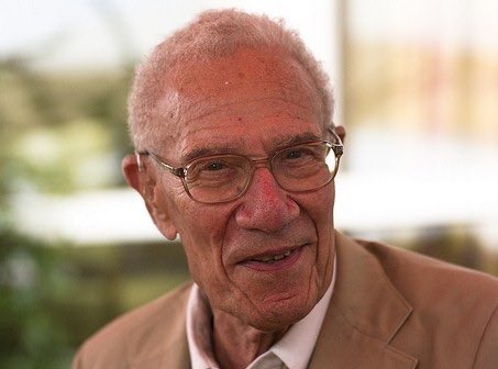 Sevin751401161's tweet photo. #RobertSolow
Amerikalı ekonomist
Nobel ekonomi ödülü sahibi.
23 Ağustos 1924
���Özellikle ekonomik büyüme üzerine yaptığı çalışmalarıyla bilinen A.B.D'li ekonomist.1961 yılında John Bates Clark Ödülü'nü,1987yılında da Nobel Ekonomi Ödülü'nü kazandı.
🔸Ekonomi dehası kabul edilir. https://t.co/9A3jLShvlA
