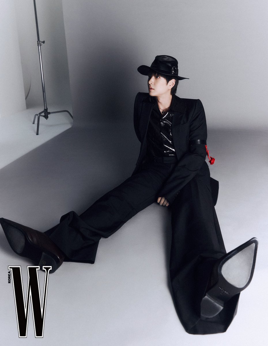 ONEW_GRIFFIN's tweet photo. W Korea September 2024✨

#온유 #ONEW https://t.co/ikRU3Hqd2q