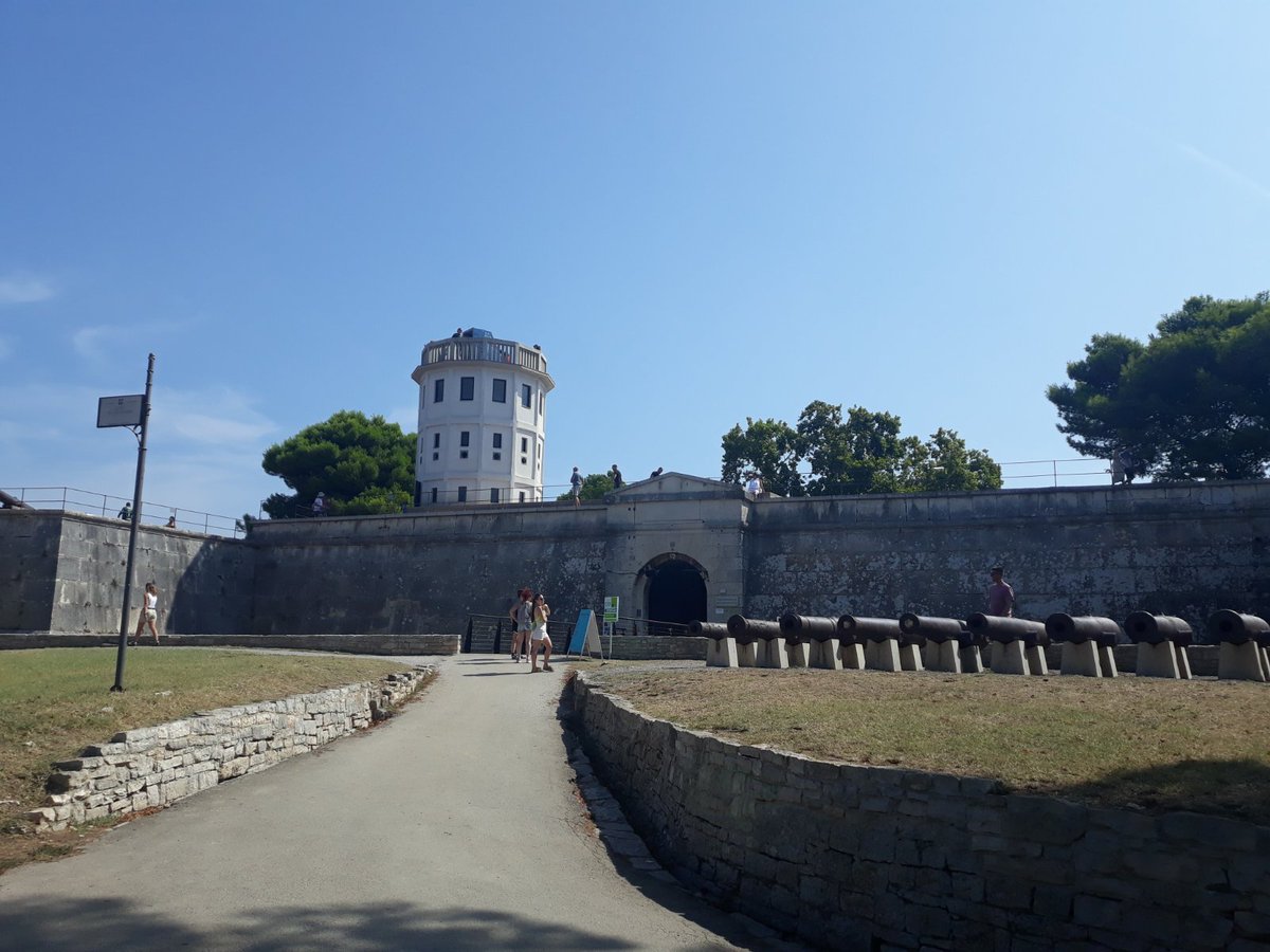 a_lazovic's tweet image. Moja omiljena mesta u Puli, neka iz vremena od pre Hrista, a neka su baš u sadašnjosti #ZlatnaVrata #Kaštel #Muzej #HramAugust #Forum #Mornar #Pula #Istra