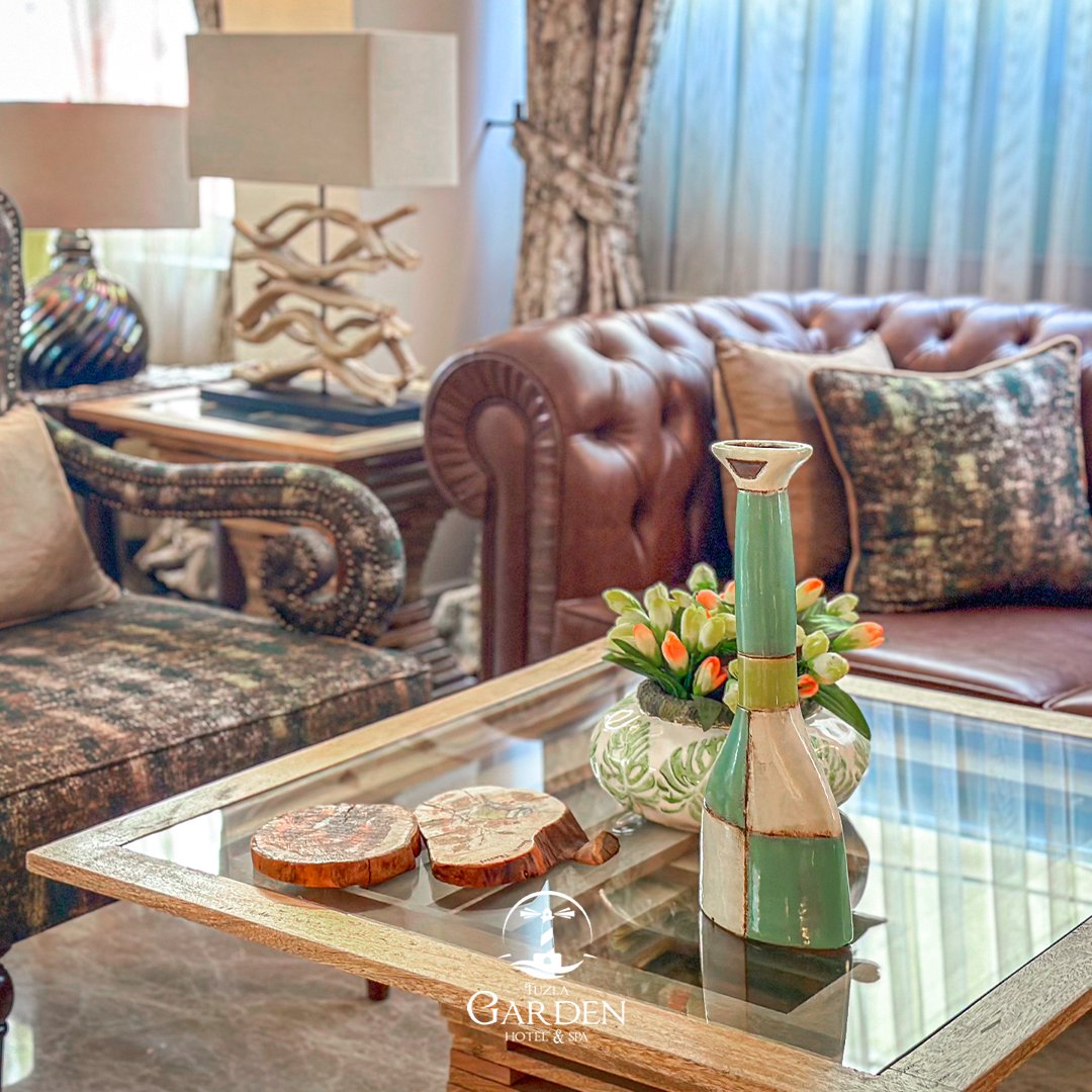 Tuzla Garden Hotel'in zarif lobisinde, estetik dizayn ve konforun buluşmasını deneyimleyin. 
Sıcak bir karşılama ve huzurlu bir atmosfer sizi bekliyor. 

Misafirperverliğin en şık hali burada. 🌿✨

Detaylı bilgi ve rezervasyon için;

📞 0 216 446 00 13 - 14