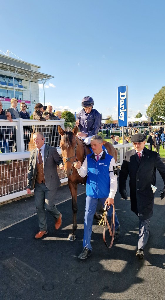 racingblogger's tweet image. 💷 IF POINT LONSDALE &amp;amp; CAMILLE PISSARRO Both WIN For RYAN MOORE &amp;amp; AIDAN O'BRIEN At YORK Today: 🤩

I'll give £500 Cash to One of YOU Lucky People Tomorrow! 💷

To Enter: 👇

1️⃣ RT This Tweet
2️⃣ Like This Tweet
3️⃣ Follow @racingblogger

GOOD LUCK EVERYONE! 🏆 💷

#YorkEbor #Win