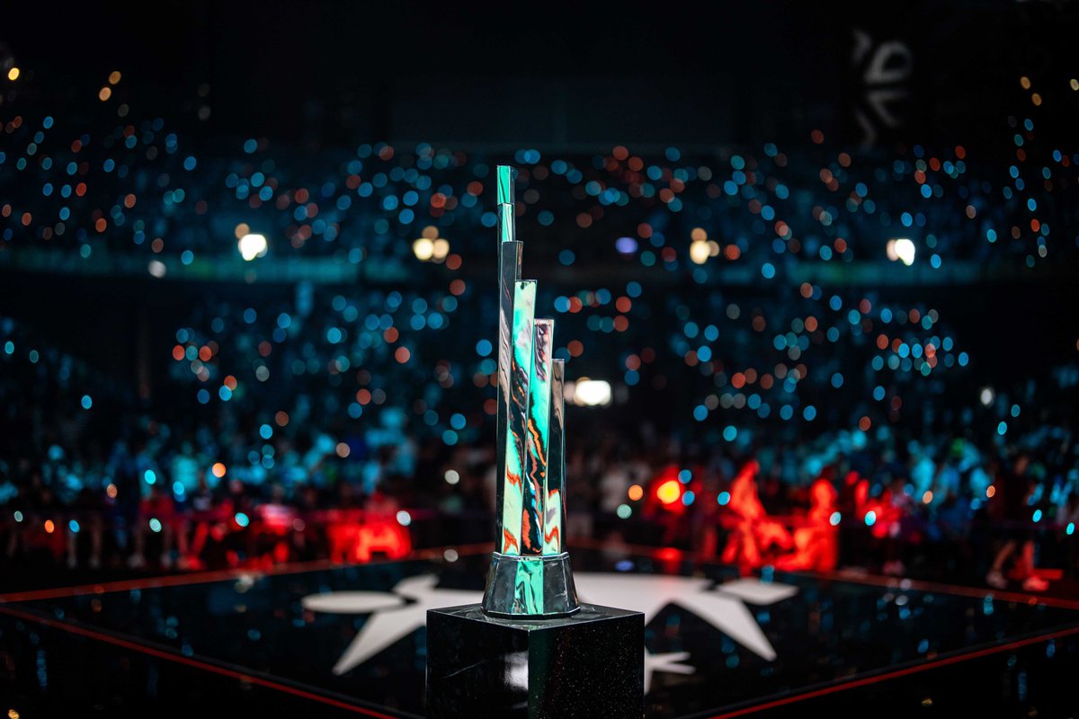 League of Legends DE tweet media