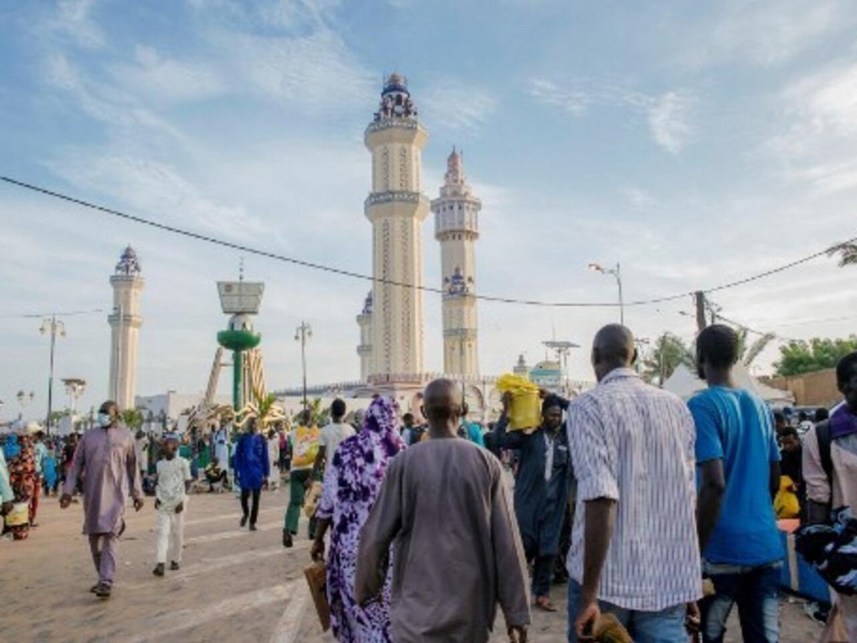 En ce jour béni du 18 Safar, nous rendons hommage à Serigne Touba, une lumière qui continue d'illuminer nos vies par son enseignement et son dévouement. Que ses bénédictions nous accompagnent, nous apportant paix et renouveau spirituel.