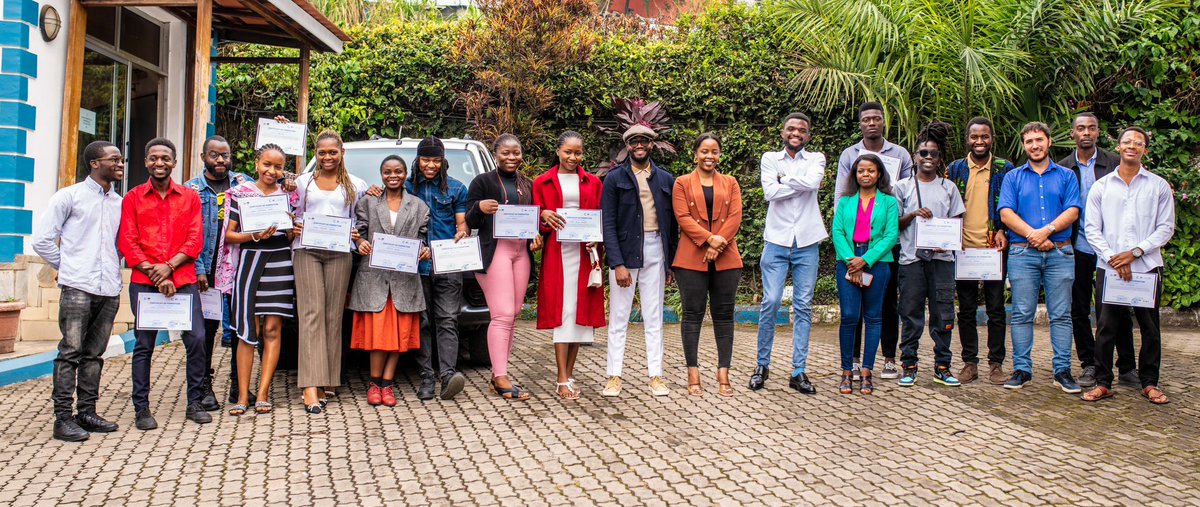 Retour en images

20 entrepreneurs culturels certifiés ce 22 août 2024 après une formation intensive en marketing digital, développement des publics, et techniques de vente. Un partenariat entre EclosionHub, WakishaHub, et GoInnovation. Un engagement fort pour les ICC en RDC.