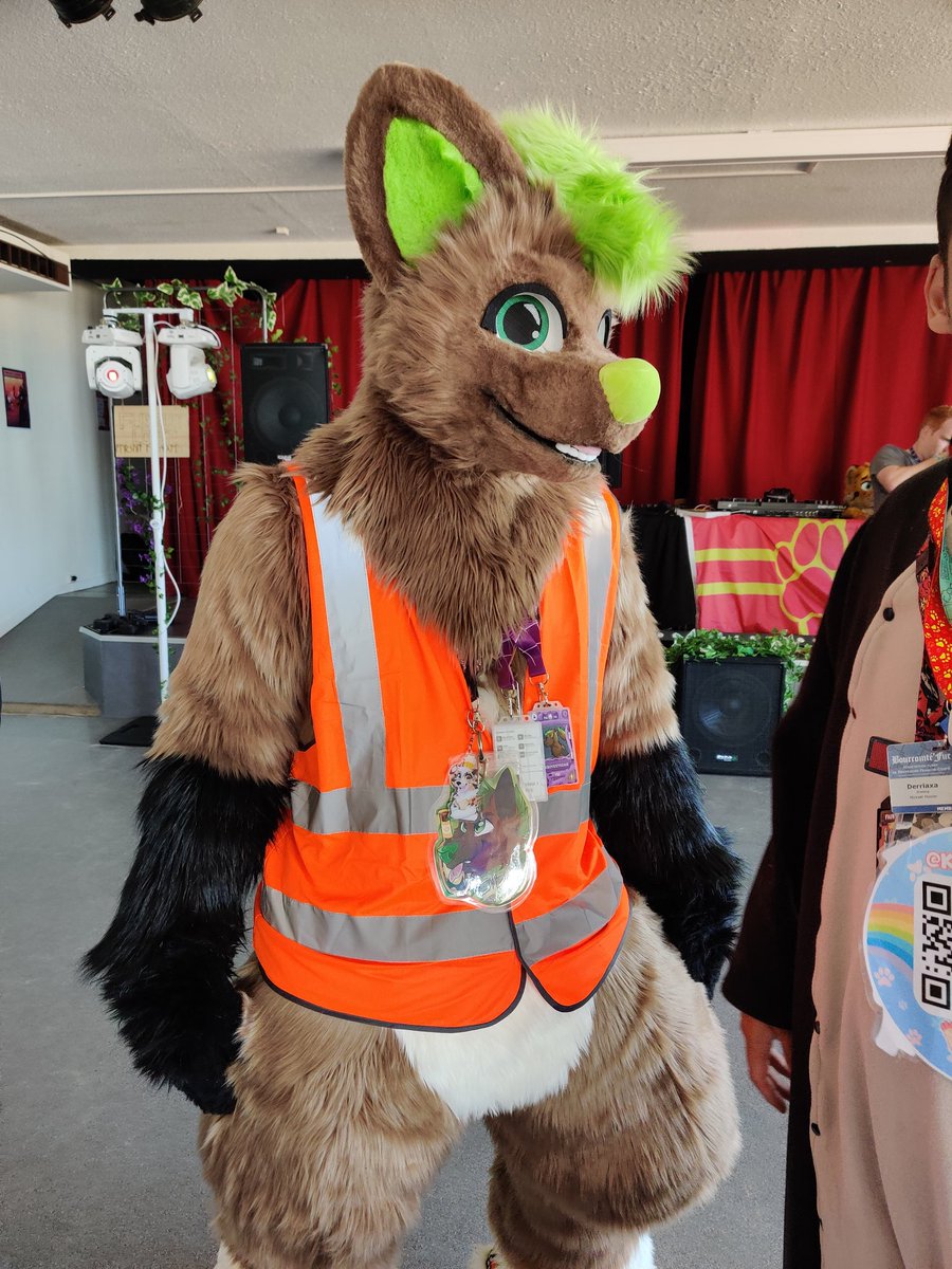 bibinextreme's tweet photo. I'm a Staffman! (Ski-bi dibby dib yo da dub dub)
#Furday #Normandifurs #FursuitFriday
Photo: @Silou_Atien
Fursuit: @Alexstraszha https://t.co/sDGi3Abp3f